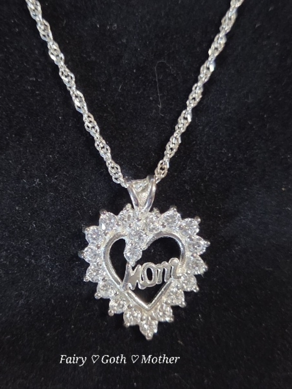 New Zales MOM Heart Necklace